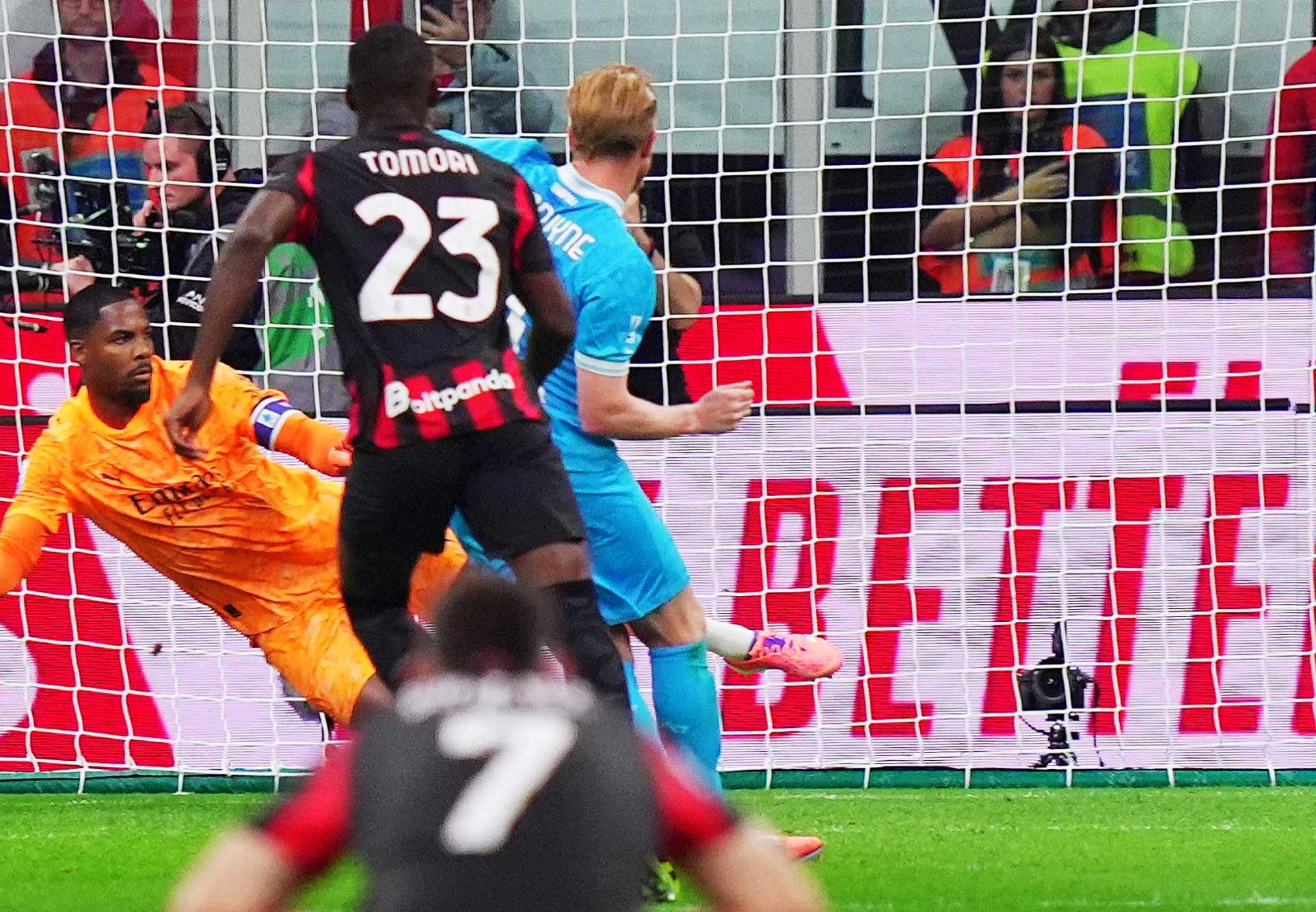 Ecco le pagelle di Milan-Napoli 2-1, realizzate in “versione speciale”: ovvero a “quattro mani”, a cura di Vittorio La Sala e Gabriele Vernucci.