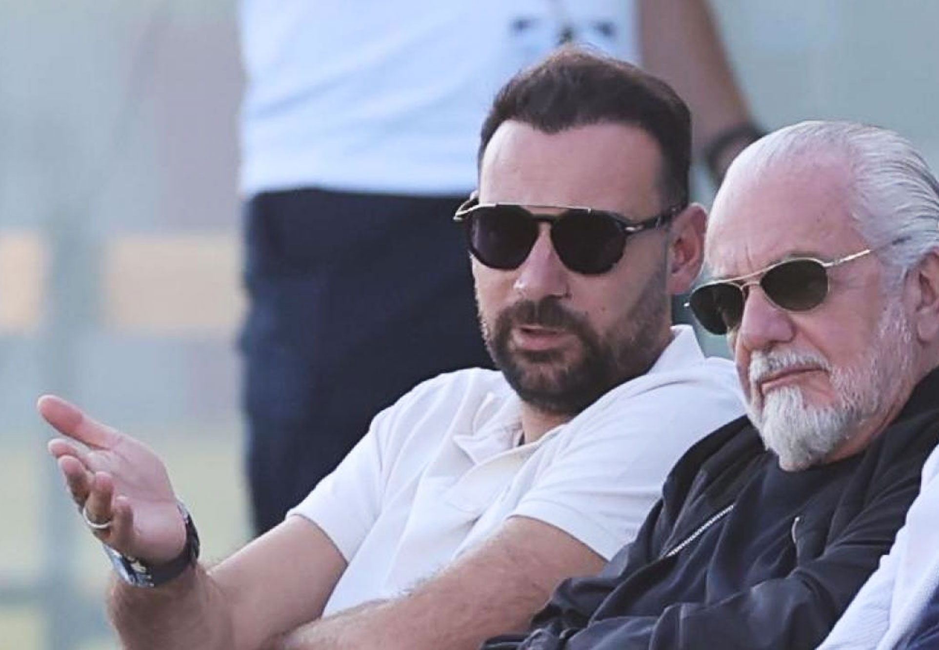 Il mercato del Napoli è stato uno dei più scoppiettanti della sua storia recente, con una pioggia di acquisti che hanno ridisegnato la rosa e acceso i sogni. Nove innesti di peso, più qualche giovane promessa in arrivo o di ritorno, pronti a lasciare il segno, magari non subito, ma in un futuro prossimo. Insomma, tante facce nuove, un entusiasmo palpabile, specialmente dopo le prime due vitttorie, ma anche qualche interrogativo. Che voto merita, quindi, questa campagna acquisti così ambiziosa?