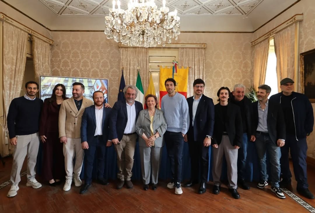 A partire dal 21 marzo sarà disponibile su Raiplay il documentario "Napassione". Il calcio a Napoli non è solo uno sport, è l'anima di una città, la linfa vitale di un popolo: Napassione è un viaggio intimo e profondo nel cuore pulsante del tifo partenopeo, un'indagine che va oltre il campo da gioco per raccontare l'identità di un'intera comunità.