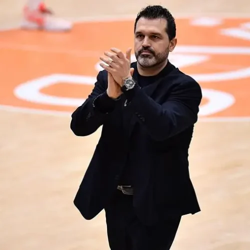 Napoli Basket: si riparte da coach Alessandro Magro, addio doloroso in arrivo, condito da un clamoroso ritorno?